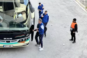 (Φώτος Kerkida) Έφτασε... το ΑΠΟΕΛ