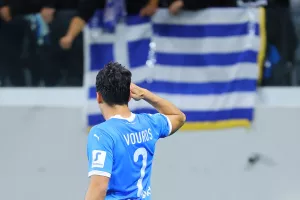 Στρατιωτικός χαιρετισμός με φόντο τη ''γαλανόλευκη'' (βίντεο)