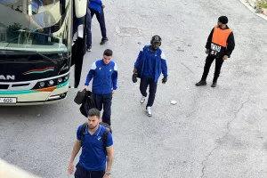 (Φώτος Kerkida) Έφτασε... το ΑΠΟΕΛ
