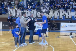 (BINTEO Kerkida/Φώτος) Η απονομή στον Παφιακό