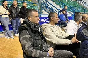 ΑΠΟΕΛ/Οι ποδοσφαιριστές... δίπλα στους μπασκετμπολίστες! (Φώτος kerkida)