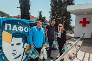 Παρέδωσαν τρόφιμα στον Ερυθρό Σταυρό