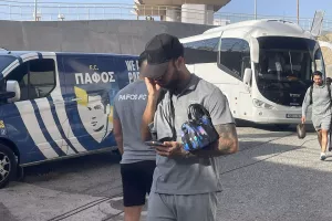 (Φώτος Kerkida) Η άφιξη της Πάφος FC και Απόλλωνα 