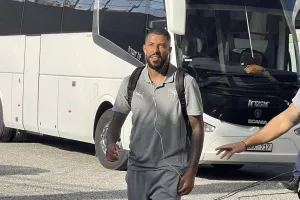(Φώτος Kerkida) Η άφιξη της Πάφος FC και Απόλλωνα 
