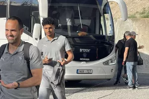 (Φώτος Kerkida) Η άφιξη της Πάφος FC και Απόλλωνα 