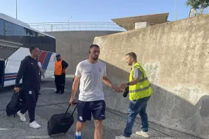 (Φώτος Kerkida) Η άφιξη της Πάφος FC και Απόλλωνα 