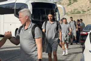 (Φώτος Kerkida) Η άφιξη της Πάφος FC και Απόλλωνα 