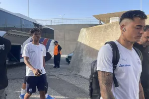 (Φώτος Kerkida) Η άφιξη της Πάφος FC και Απόλλωνα 