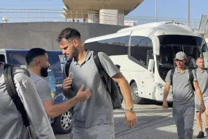 (Φώτος Kerkida) Η άφιξη της Πάφος FC και Απόλλωνα 