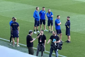 Όμορφο κλίμα πριν τη σέντρα
