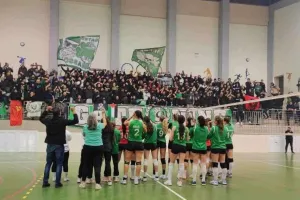 Θύρα 9/"Όλοι στο πλευρό της γυναικείας ομάδας βόλεϊ της Ομόνοιας"