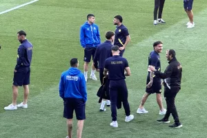 Όμορφο κλίμα πριν τη σέντρα