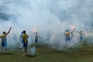 Άναψαν πυρσούς και πανηγύρισαν