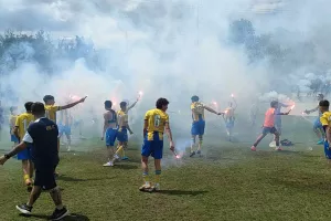 Άναψαν πυρσούς και πανηγύρισαν
