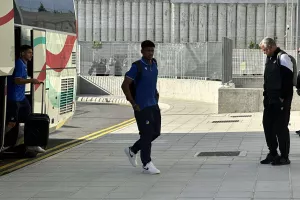 (Φώτος Kerkida) Έφτασε... το ΑΠΟΕΛ