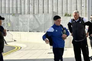 (Φώτος Kerkida) Έφτασε... το ΑΠΟΕΛ