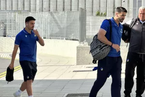 (Φώτος Kerkida) Έφτασε... το ΑΠΟΕΛ