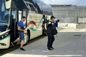 (Φώτος Kerkida) Έφτασε... το ΑΠΟΕΛ