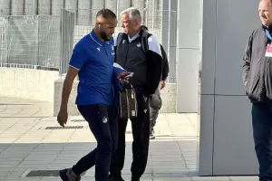 (Φώτος Kerkida) Έφτασε... το ΑΠΟΕΛ