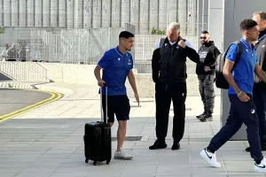 (Φώτος Kerkida) Έφτασε... το ΑΠΟΕΛ