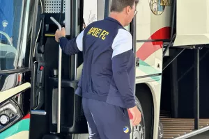 (Φώτος Kerkida) Έφτασε... το ΑΠΟΕΛ