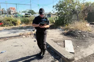 ΛΕΜΕΣΟΣ/βόμβες μολότοφ, κροτίδες, σιδερένια καρφιά...