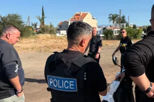 ΛΕΜΕΣΟΣ/βόμβες μολότοφ, κροτίδες, σιδερένια καρφιά...