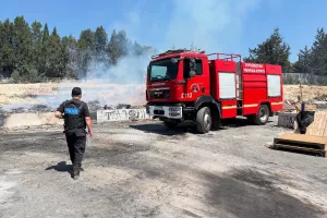 ΛΕΜΕΣΟΣ/βόμβες μολότοφ, κροτίδες, σιδερένια καρφιά...