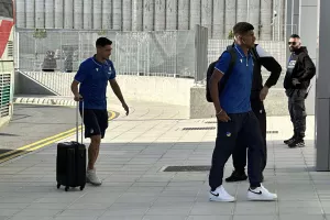 (Φώτος Kerkida) Έφτασε... το ΑΠΟΕΛ