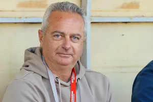 Αποβολή για Σίμο