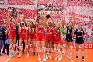 «Σκούπισε» τον ΠΑΟΚ και σήκωσε το 9ο πρωτάθλημά του ο Ολυμπιακός!