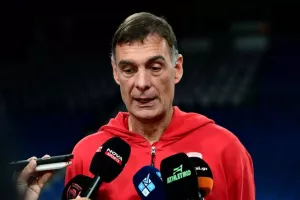Μπαρτζώκας: «Ίσως παίξει στο 4ο ματς ο Φουρνιέ»