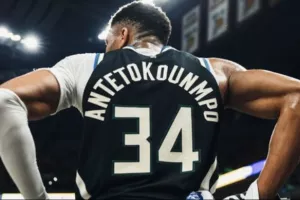 Τα τέσσερα νέα ρεκόρ του Αντετοκούνμπο στα playoffs 