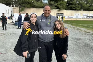 Αφιερωμένη... στα κορίτσια του!