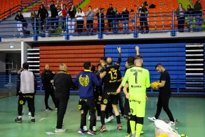 (ΦΩΤΟΣ) Οι πανηγυρισμοί και η απονομή στην ΑΕΛ 