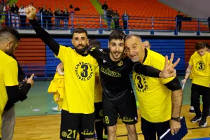 (ΦΩΤΟΣ) Οι πανηγυρισμοί και η απονομή στην ΑΕΛ 