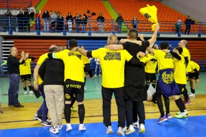 (ΦΩΤΟΣ) Οι πανηγυρισμοί και η απονομή στην ΑΕΛ 