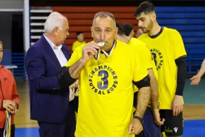 (ΦΩΤΟΣ) Οι πανηγυρισμοί και η απονομή στην ΑΕΛ 