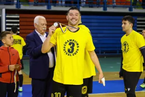 (ΦΩΤΟΣ) Οι πανηγυρισμοί και η απονομή στην ΑΕΛ 