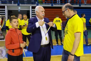 (ΦΩΤΟΣ) Οι πανηγυρισμοί και η απονομή στην ΑΕΛ 