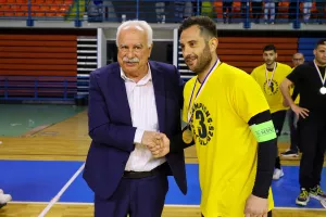 (ΦΩΤΟΣ) Οι πανηγυρισμοί και η απονομή στην ΑΕΛ 