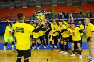 (ΦΩΤΟΣ) Οι πανηγυρισμοί και η απονομή στην ΑΕΛ 