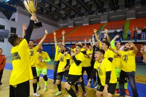 (ΦΩΤΟΣ) Οι πανηγυρισμοί και η απονομή στην ΑΕΛ 
