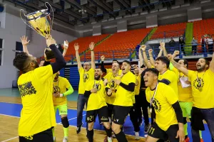 (ΦΩΤΟΣ) Οι πανηγυρισμοί και η απονομή στην ΑΕΛ 