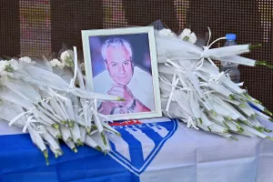 Λουλούδια στη μνήμη του Σωτήρη Μιχαηλούδη (φώτος)