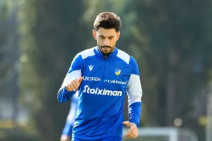 Αυτοί που κουνάνε μαντήλι 