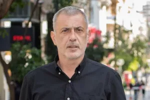 Μώραλης/"Καθαρός ουρανός αστραπές δεν φοβάται..."