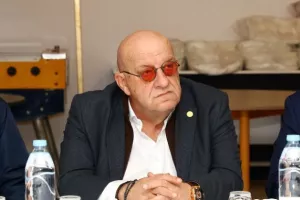 ΕΔΩ...για τους "2"