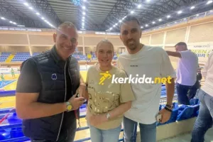 Ο πρόεδρος, με μέλη του ΔΣ 