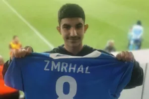Με φανέλα Ζμέρχαλ 